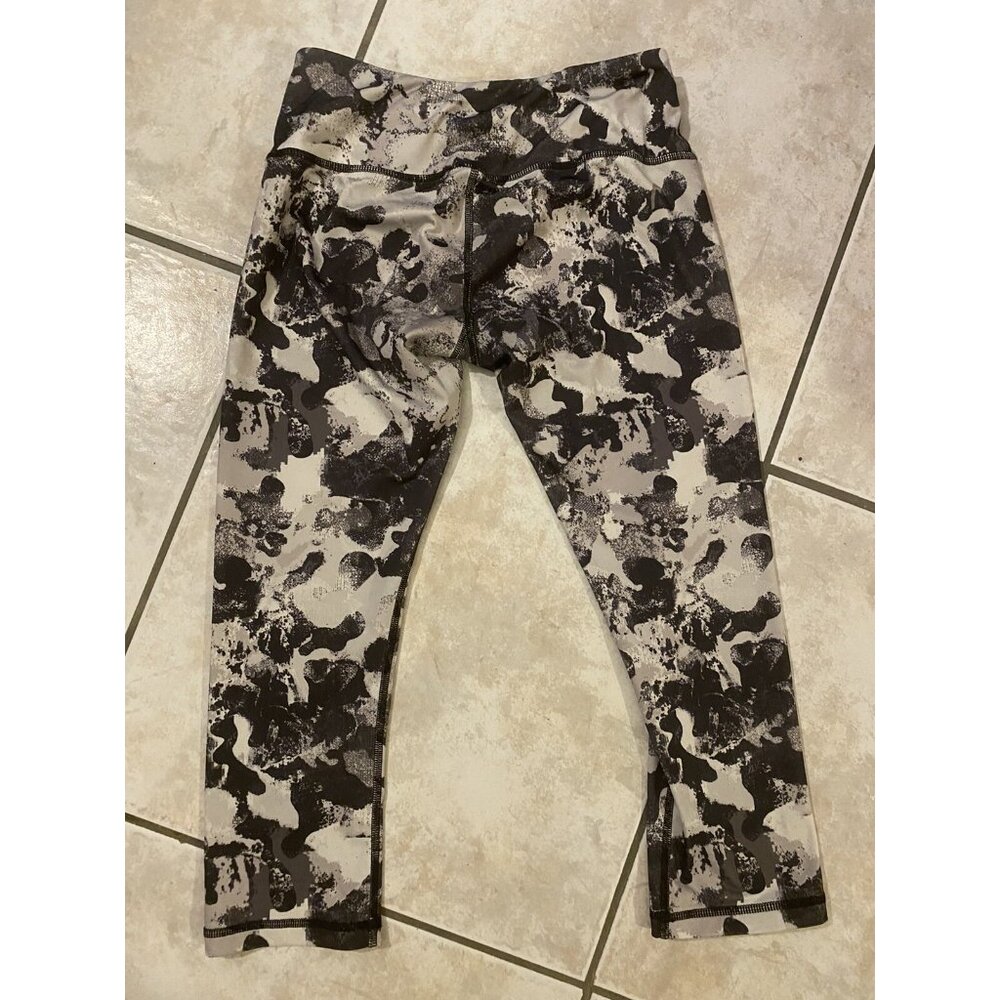 3/$15 SALE - HEAD Gray Patterned Capri Leggings Yoga Pants Active Wear Size XS - Picture 4 of 4